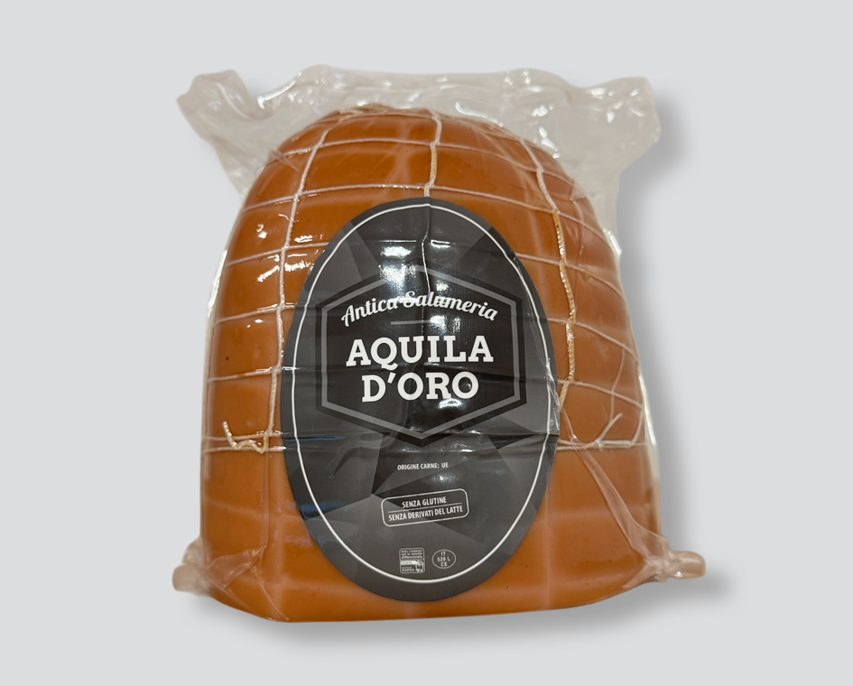 Mezza forma di Tacchino Cotto al Forno Aquila D’Oro, carne chiara e compatta, ideale per un'alimentazione leggera e bilanciata. 
tacchino cotto al forno
tacchino Aquila D’Oro
salume di tacchino
affettato leggero
carne bianca cotta
salume magro
prosciutto di tacchino
mezza forma tacchino cotto
tacchino al forno italiano
salumi light Aquila D’Oro