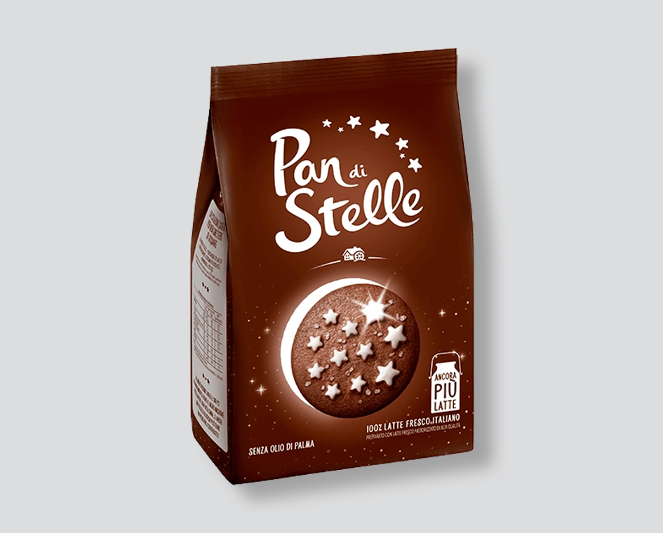 biscotti al cioccolato, biscotti Pan di Stelle, biscotti cacao, dolci colazione, biscotti con nocciole, biscotti italiani, biscotti decorati, merenda dolce, biscotti con stelline, biscotti croccanti, dolci confezionati, colazione con latte, Pan di Stelle, Mulino Bianco, biscotti Mulino Bianco, colazione italiana, merenda per bambini, dolci senza olio di palma, prodotto da forno, biscotti confezionati
