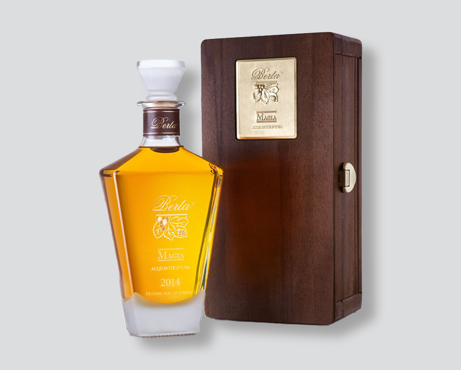 Grappa Magia Berta
grappa invecchiata
grappa piemontese
distillato di vinaccia
grappa premium
bottiglia Grappa Berta
digestivo italiano
liquore artigianale
regalo
regalo di natale