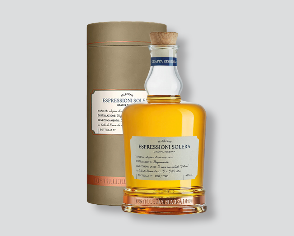 grappa riserva espressioni solera
marzadro, grappa invecchiata
grappa solera
distillato italiano
grappa trentina
grappa premium
grappa di qualità
bottiglia grappa
grappa artigianale
grappa da meditazione
liquore italiano
grappa elegante
grappa morbida
grappa raffinata