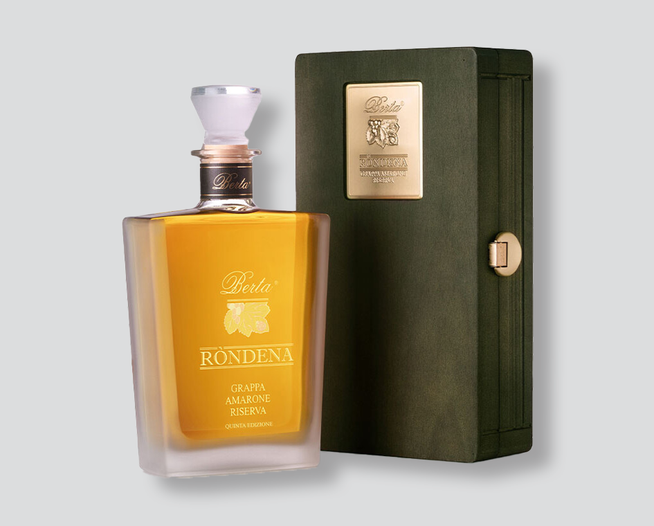 Ròndena Grappa Amarone Riserva
Grappa Berta
grappa Amarone
grappa invecchiata
distillato italiano
vinacce Amarone della Valpolicella
digestivo di pregio
bottiglia grappa pregiata
regalo
regalo di natale
