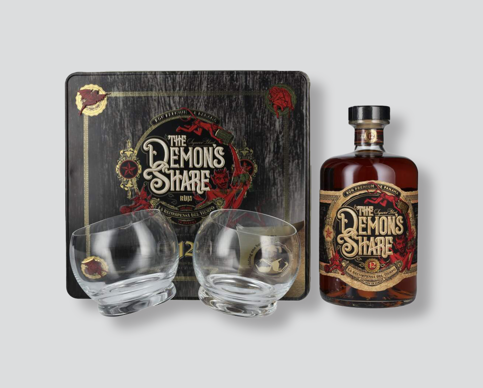 rum the demon’s share
demon’s share 12 years
rum panama premium
tinbox rum regalo
rum con bicchieri
rum in confezione speciale
bottiglia rum ambrato
regalo
regalo natale