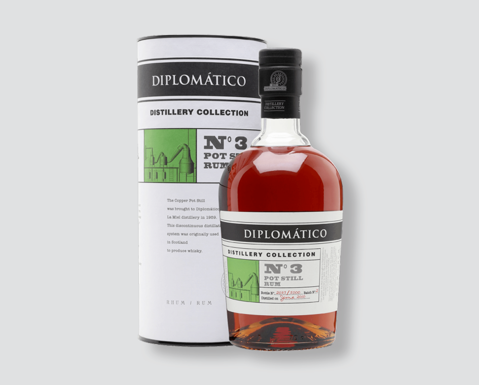 rum diplomático distillery collection n°3
diplomático single pot still
rum venezuelano distillery collection
rum diplomático n°3 bottiglia
rum pot still diplomático
rum diplomático collezione limitata
rum diplomático n°3 immagine prodotto
rum premium venezuelano diplomático
rum da collezione diplomático
rum diplomático single pot still packaging
rum diplomático distillery collection bottiglia elegante
rum venezuelano pot still
rum diplomático edizione speciale